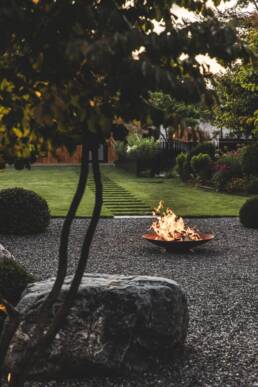 eder-gartenarchitektur-garten-feuerschale-stein