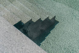 eder-gartenarchitektur-gartengestaltung-naturpool-treppe