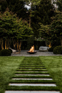 eder-gartenarchitektur-gartengestaltung-gartenpflege-feuerstelle-trittplatten