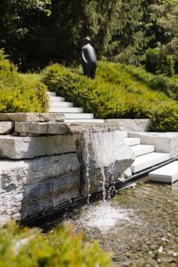 eder-gartenarchitektur-gartengestaltung-wasserfall-naturstein