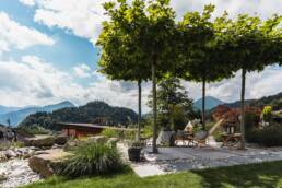 eder-gartenarchitektur-schirm-dachplatanen-schatten-sitzplatz