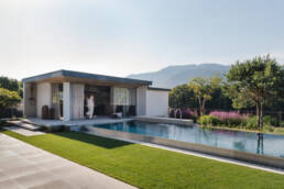 eder-garten-architektur-pool-schiwmmen-pergola-bepflanzung