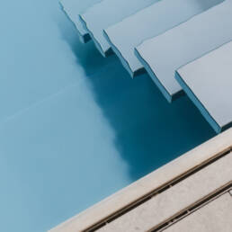 eder-gartenarchitektur-pool-treppe-wasser